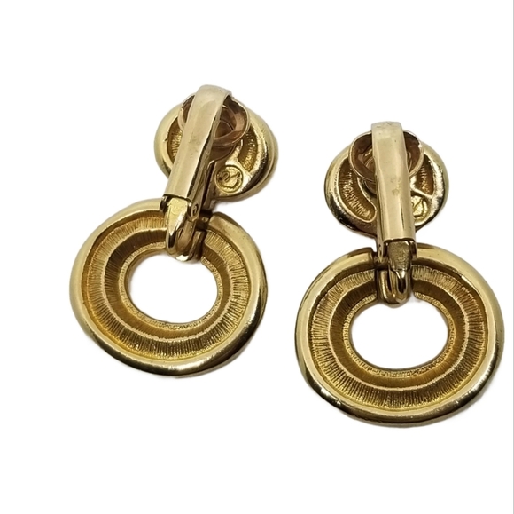 SWAROVSKI VINTAGE GOLDTONE & MAGENTA CRYSTAL DOORKNOCKER CLIP ON EARRINGS - Picture 5 of 6